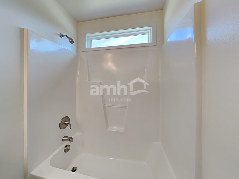 Building Photo - 1009 Fieldmere Pl