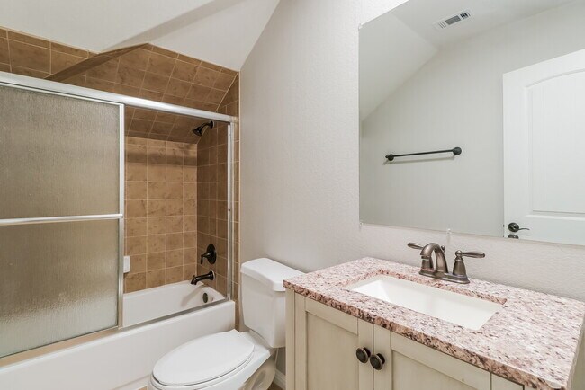 Building Photo - 701 Algerita Dr