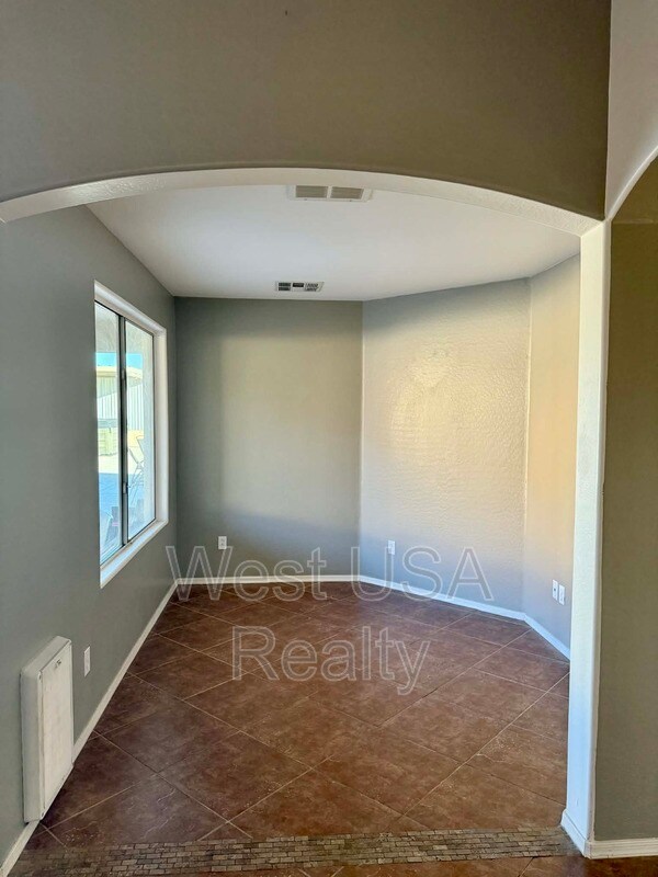 Building Photo - 730 E Press Rd