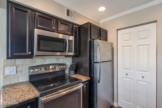 Building Photo - 16657 E Gunsight Dr