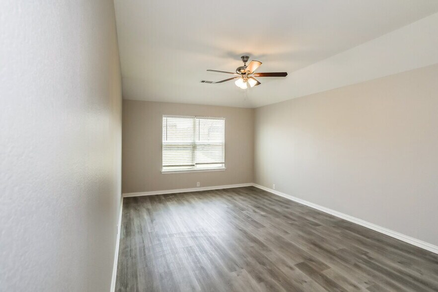 Building Photo - 1813 Sparrow Ln
