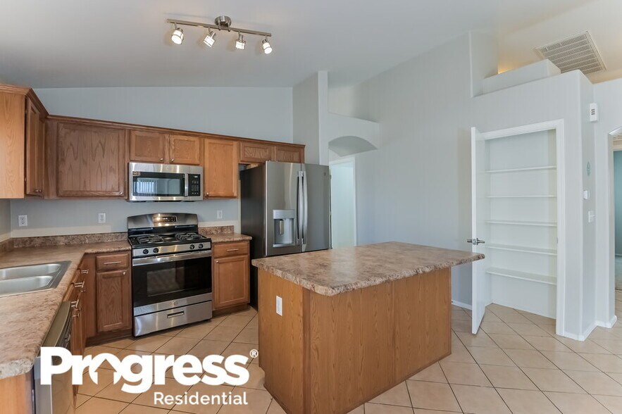 Building Photo - 6737 W Greenland Ct