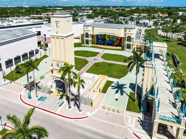 Building Photo - 200 SW 7th St