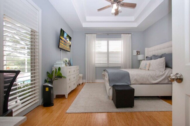 Building Photo - Luxurious 4-Bed Oasis with Outdoor Kitchen...