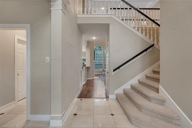 Building Photo - 14107 Edinburgh Ct