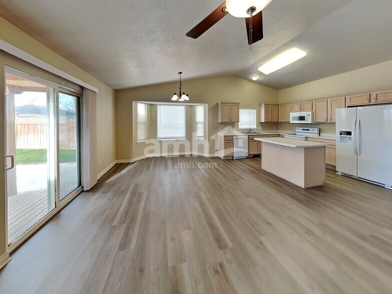 Building Photo - 1716 S 2900 E St