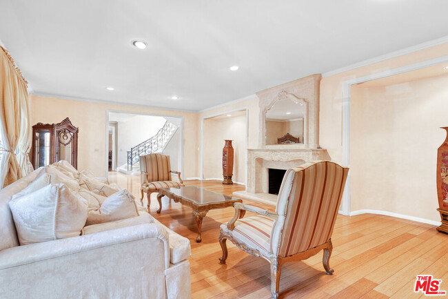 Building Photo - 1148 Coldwater Canyon Dr
