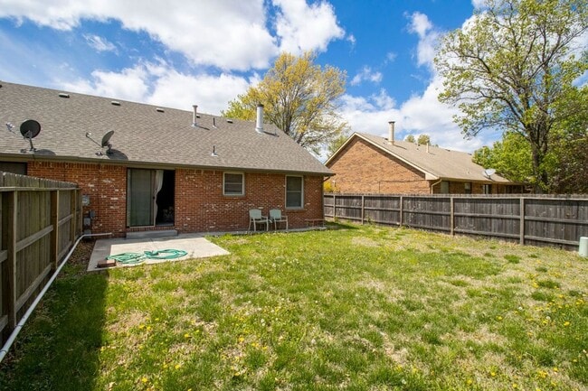 Building Photo - 1832 S Laurel St