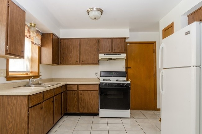 Building Photo - 14547 Chicago Road