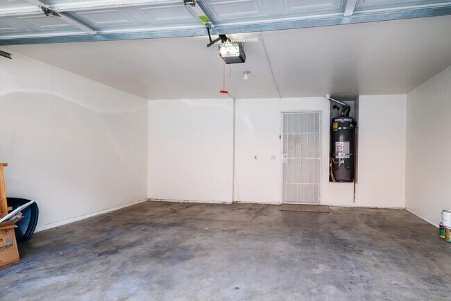 Building Photo - Rancho del Mar Townhomes Near the Temecula...
