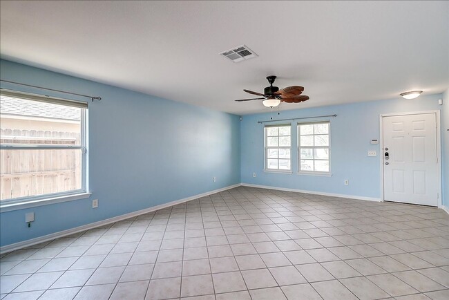 Building Photo - 2110 Encino Dr