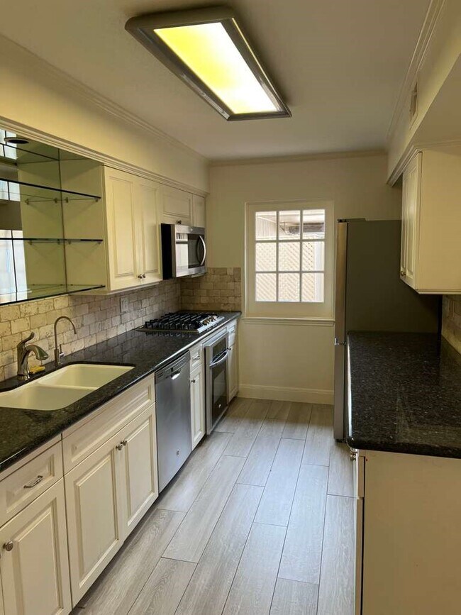 Building Photo - 5817 Valley Forge Dr