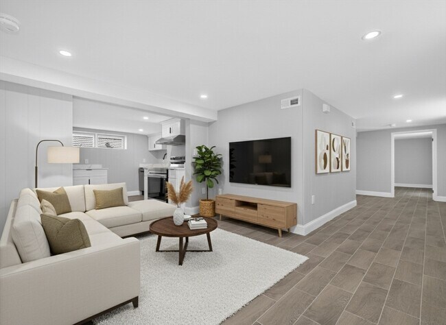 Building Photo - 111 Sharon St