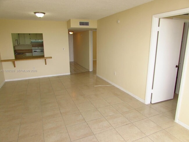 Building Photo - 10090 NW 80th Ct