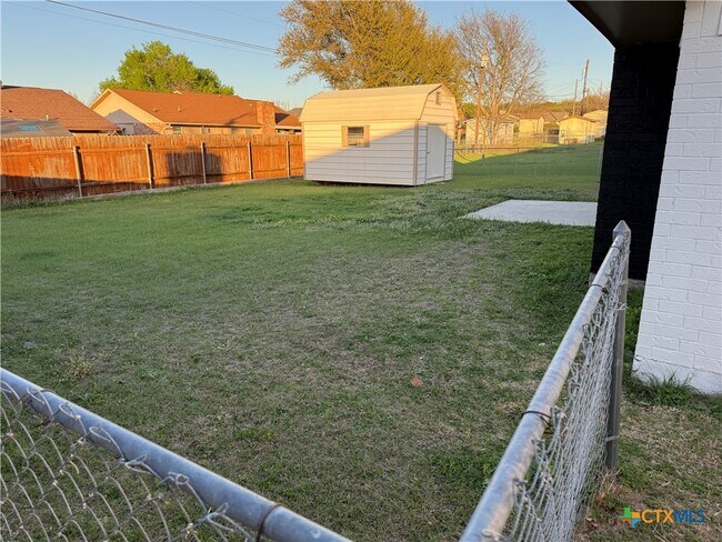 Building Photo - 1701 Kingman Rd