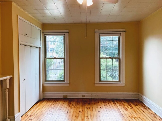 Building Photo - 5910 Howe St