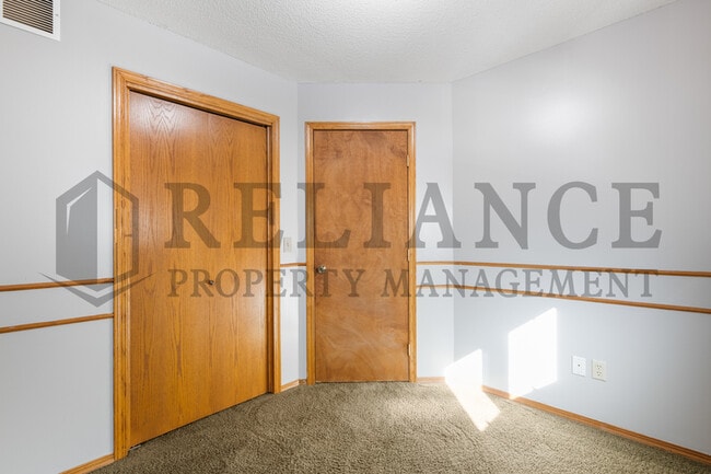 Building Photo - 2126 N Pine Grove St