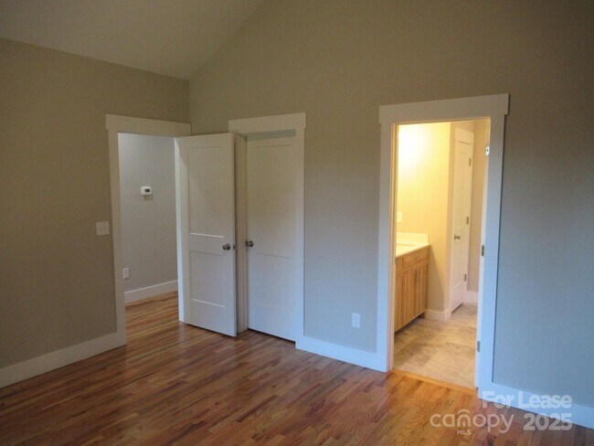 Building Photo - 2071 Gladwood Ln