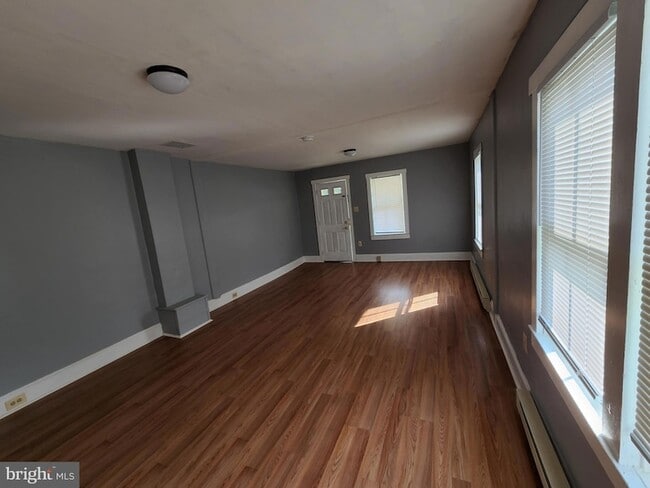 Building Photo - 105 N George St.