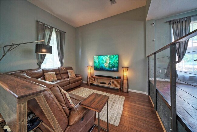 Building Photo - 10907 Grassmere Ct