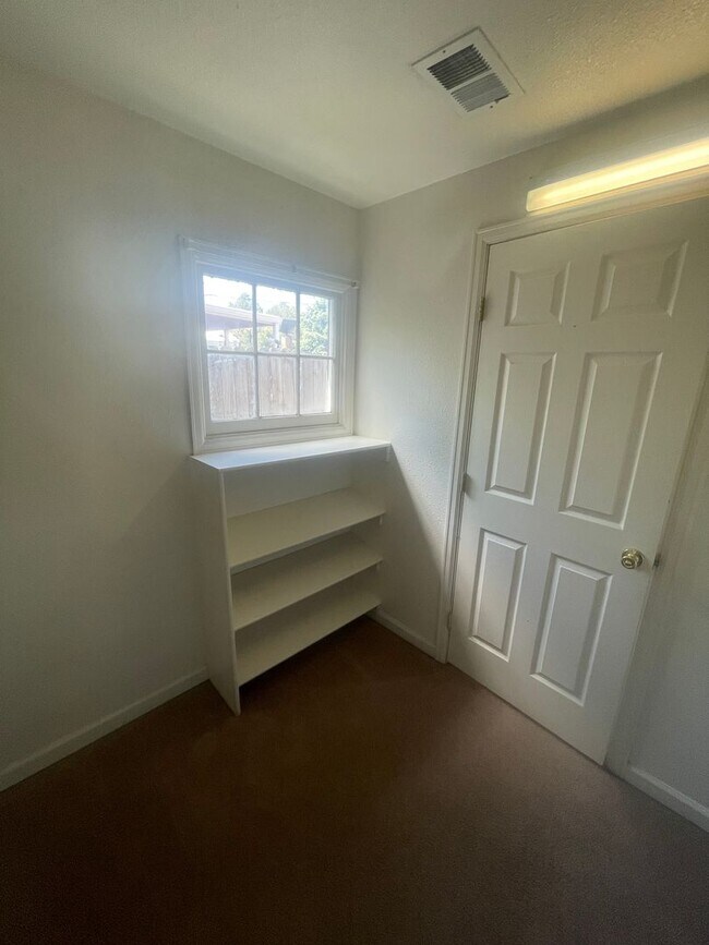 Building Photo - (2539 10th Ave Ct.)