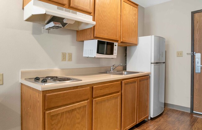 Building Photo - Furnished Studio-Kalamazoo - West