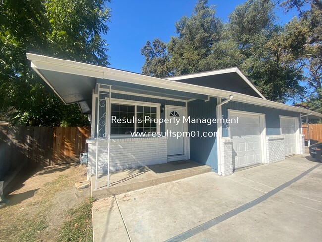 Building Photo - Charming 2 Bed 2 Bath Duplex