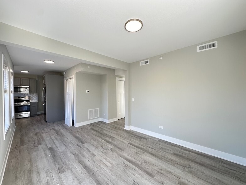 Building Photo - 1144 Oak Ave