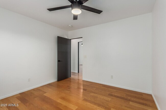 Building Photo - 1129 E McKinley St