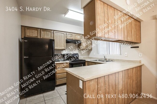 Building Photo - 3404 S Hardy Dr