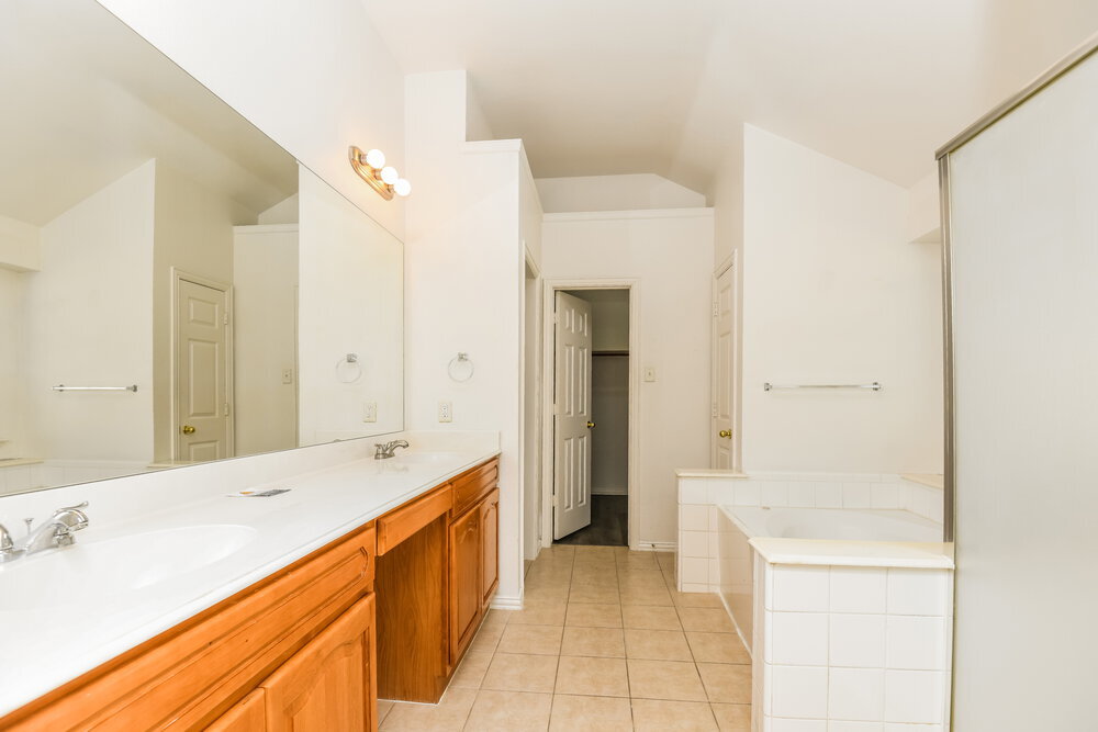 Building Photo - 1100 Hillwood Dr