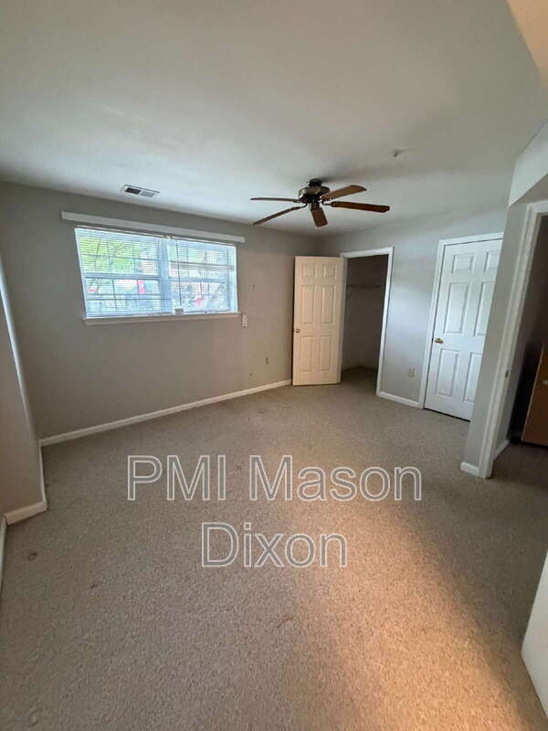 Building Photo - 2404 Sandwich Ct