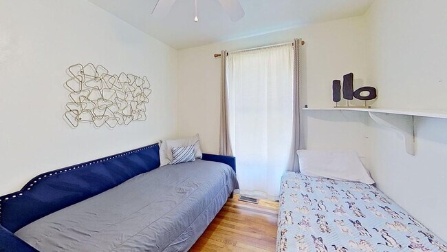 Building Photo - Renovated 3-Bedroom Home – Furnished or Un...