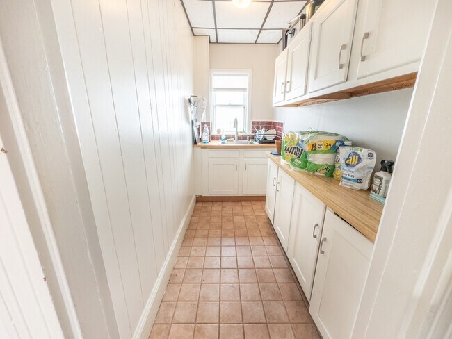 Building Photo - 55 Hall Ave