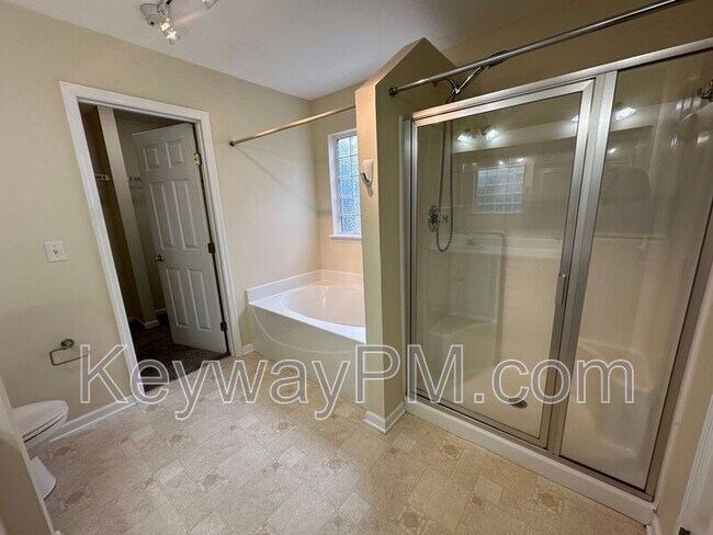 Building Photo - 2064 Summerton Cir