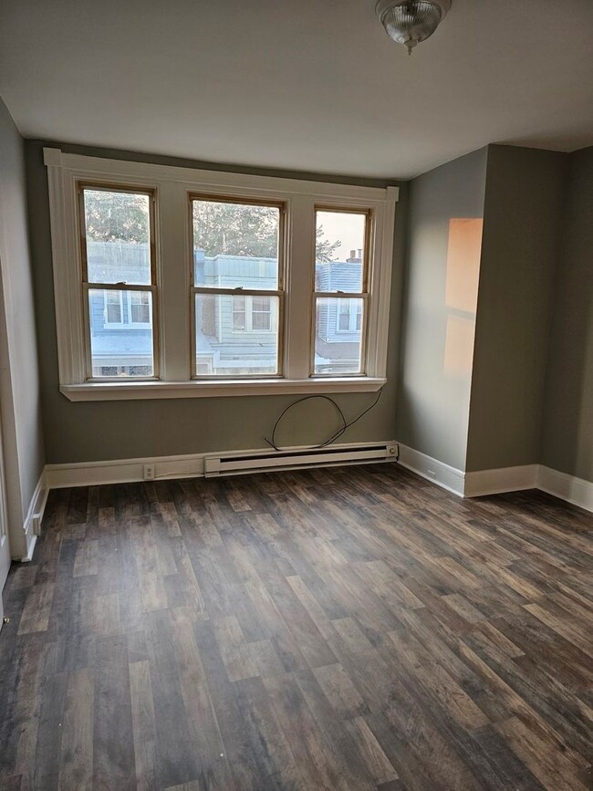 Building Photo - Remodeled Unit - Kingsessing