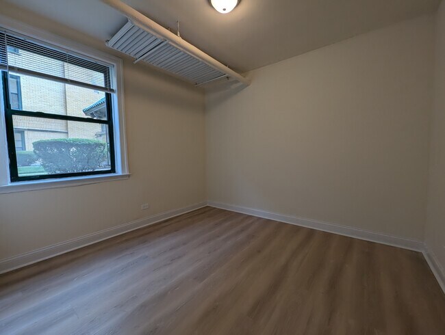 Building Photo - 2330 N Spaulding Ave