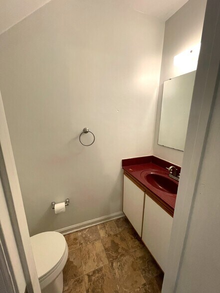 Building Photo - 200 Janie Ln