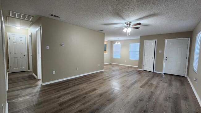 Building Photo - 10265 Country Hills Blvd