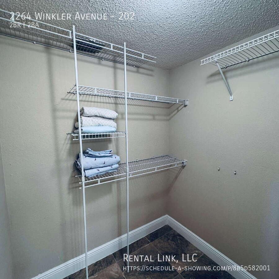 Building Photo - 2264 Winkler Ave