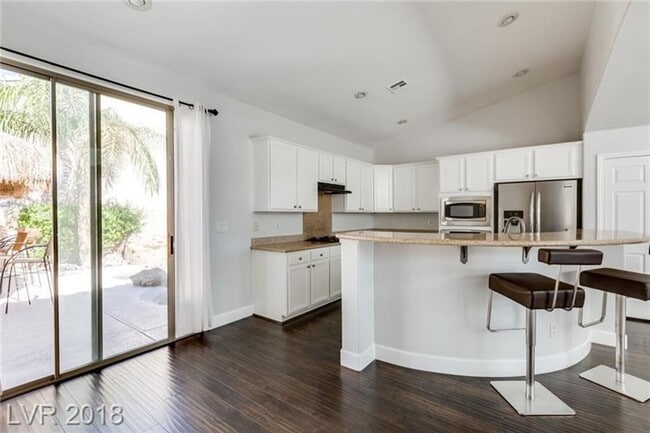 Building Photo - Gorgeous Cul-De-Sac Home with Casita, Pool & Spa!