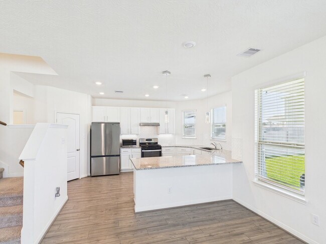 Building Photo - 15643 Fellswood Dr