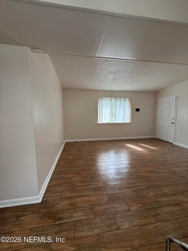 Building Photo - 909 La Marche Dr