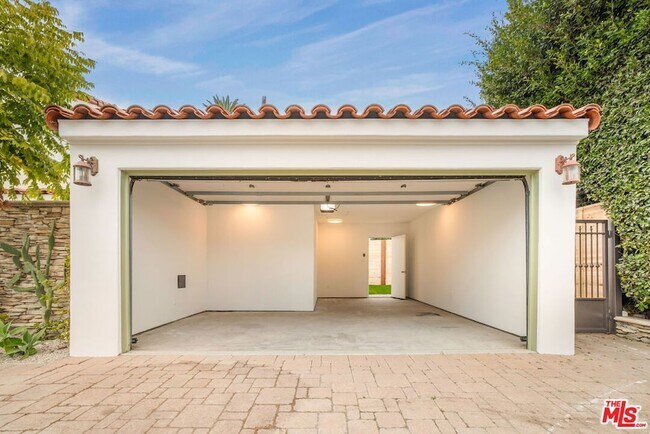 Building Photo - 2228 Prospect Ave