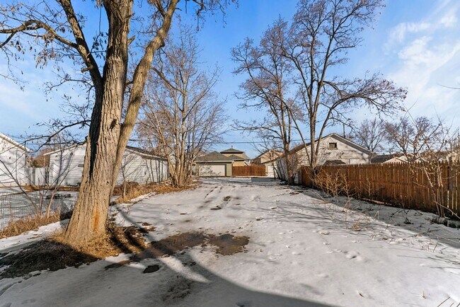 Building Photo - 520 Ceape Ave