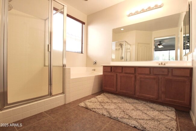 Building Photo - 19350 E Carriage Way