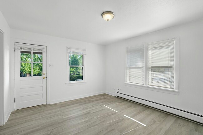 Building Photo - 1034 Pleasant Street, Unit A