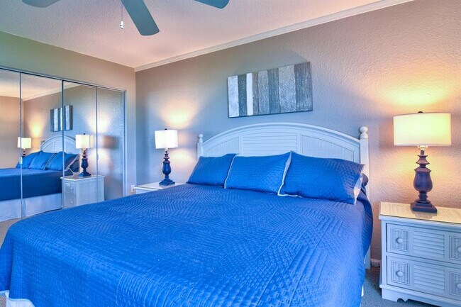 Building Photo - 900 Cove Cay Dr