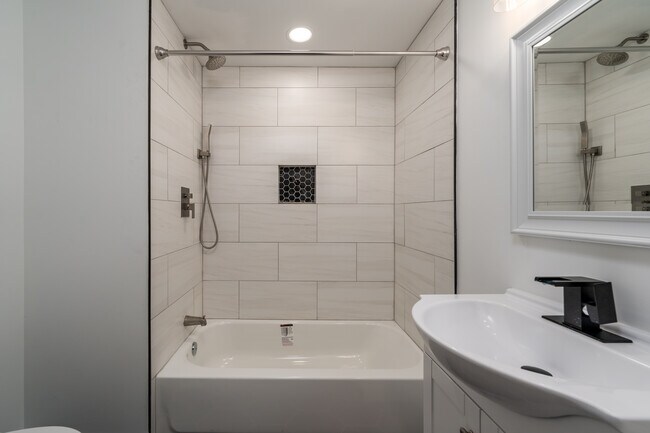 Building Photo - 5120 Queensberry Ave