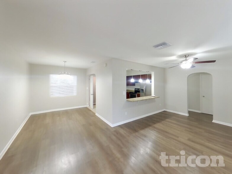 Building Photo - 1576 Bonair St